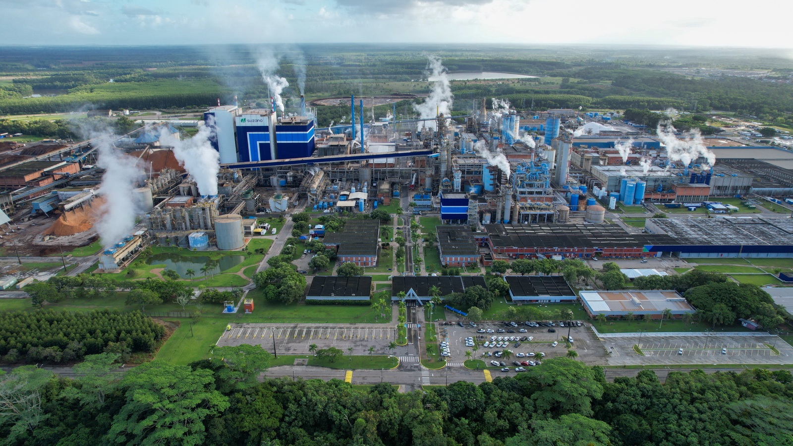 Vista aérea da fachada da unidade industrial de Aracruz, Espírito Santo